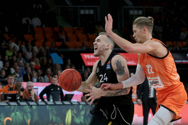 在面对对手 在面对对手